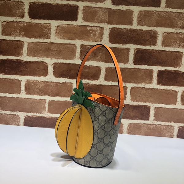 グッチバッグ背面デザイン